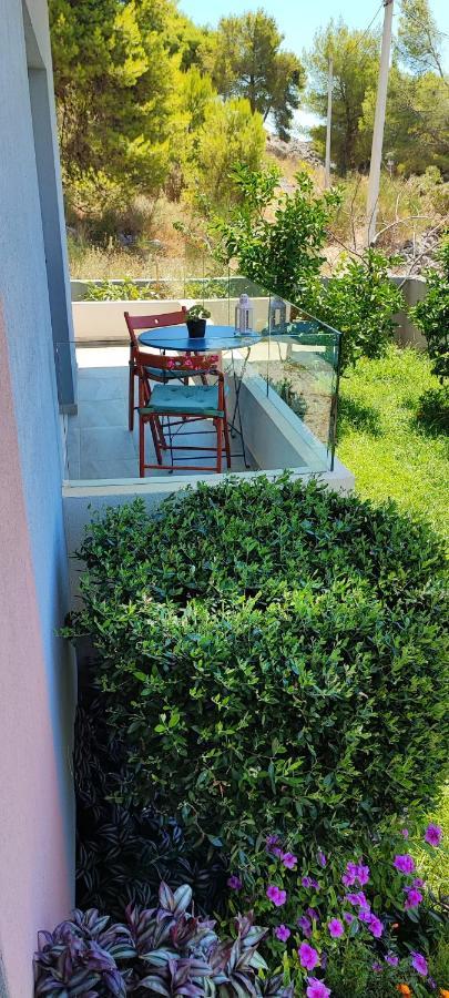Rustemi Aparthotel Sarandë Exteriör bild