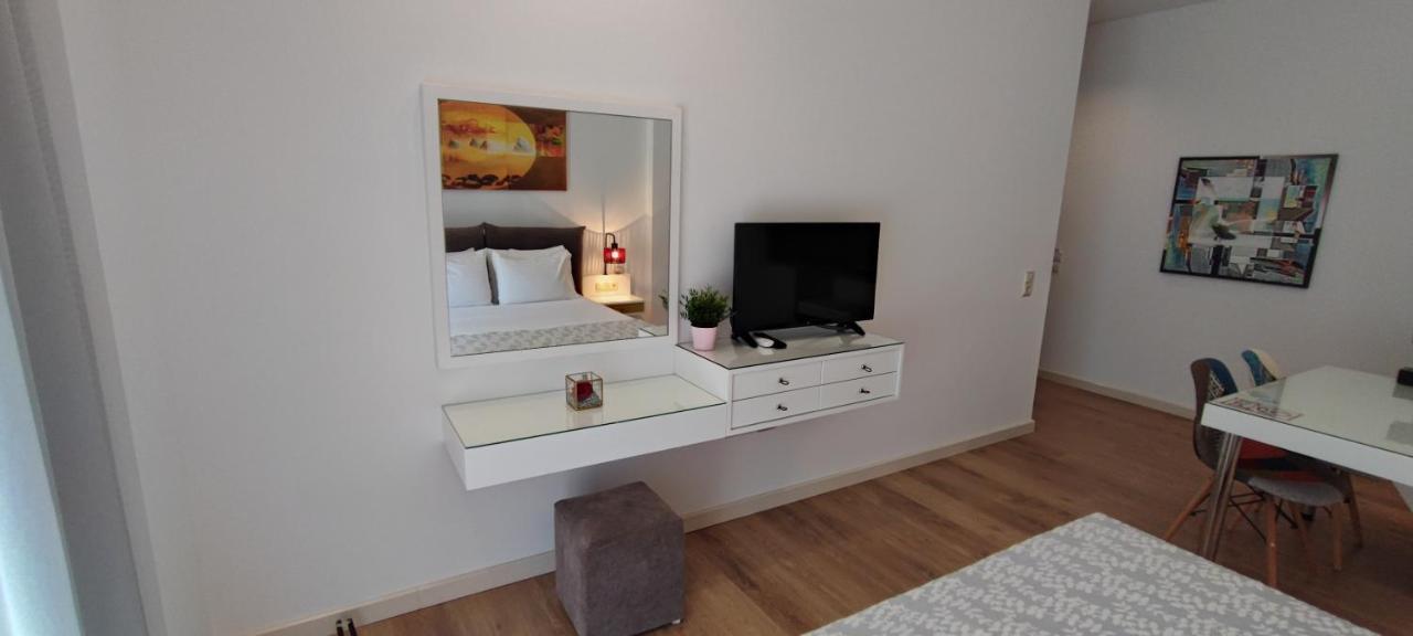 Rustemi Aparthotel Sarandë Exteriör bild