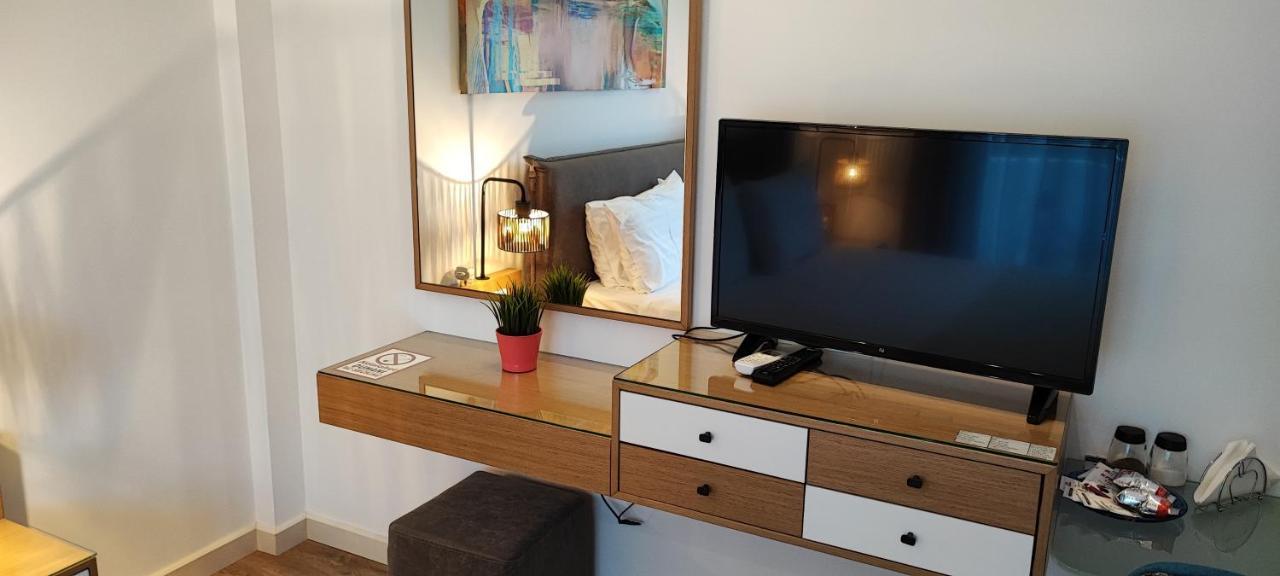 Rustemi Aparthotel Sarandë Exteriör bild