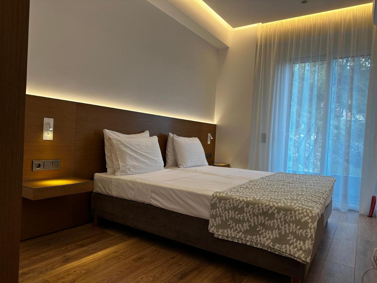 Rustemi Aparthotel Sarandë Exteriör bild