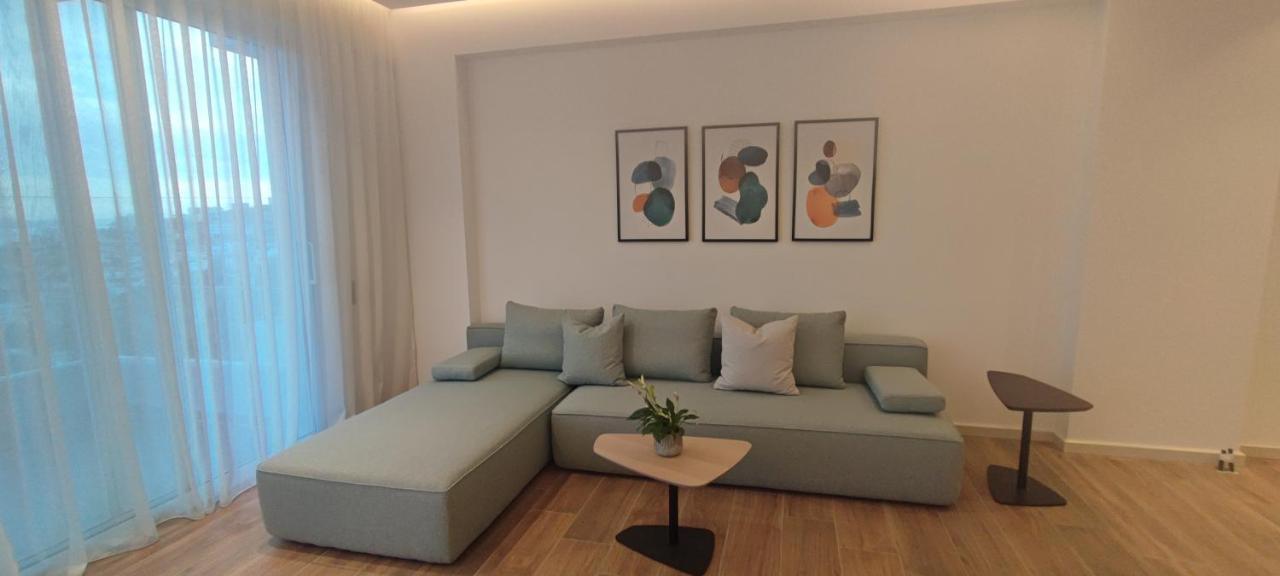 Rustemi Aparthotel Sarandë Exteriör bild