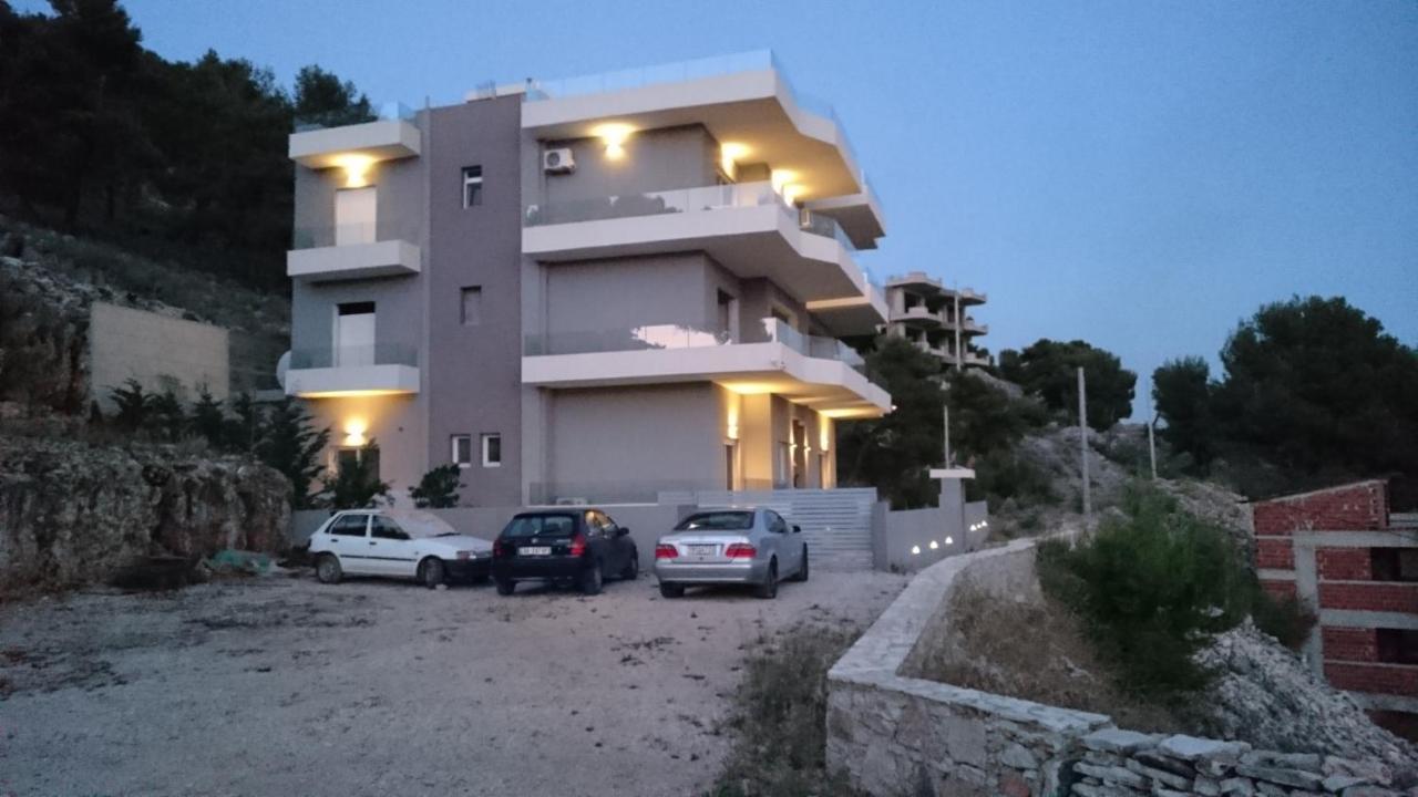 Rustemi Aparthotel Sarandë Exteriör bild