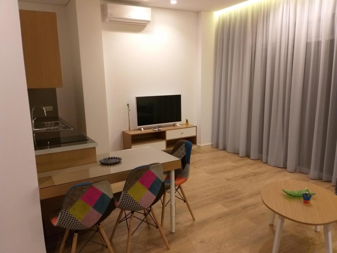 Rustemi Aparthotel Sarandë Exteriör bild