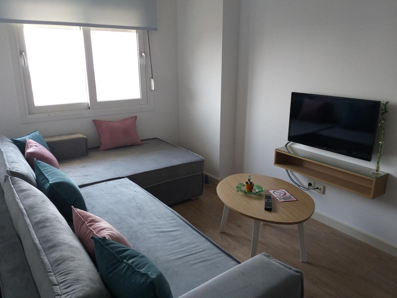 Rustemi Aparthotel Sarandë Exteriör bild