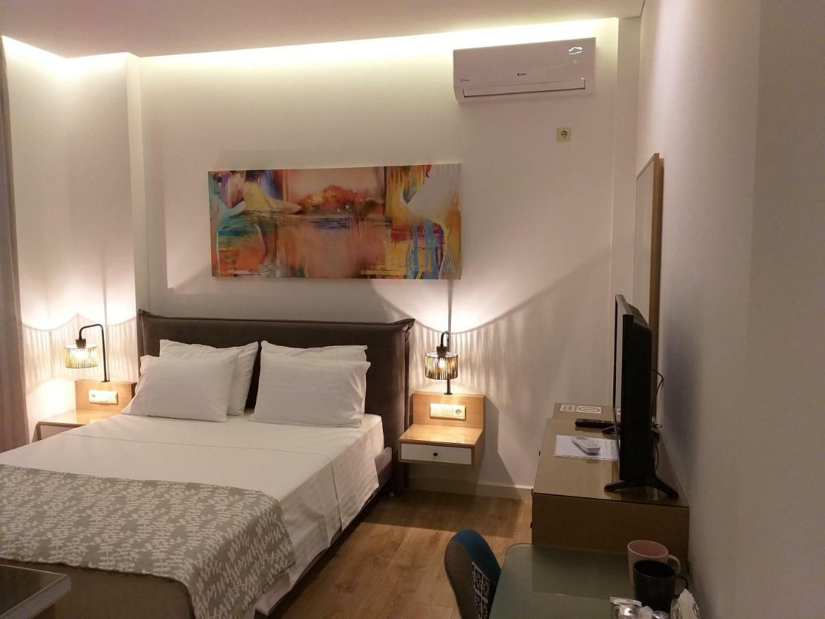 Rustemi Aparthotel Sarandë Exteriör bild